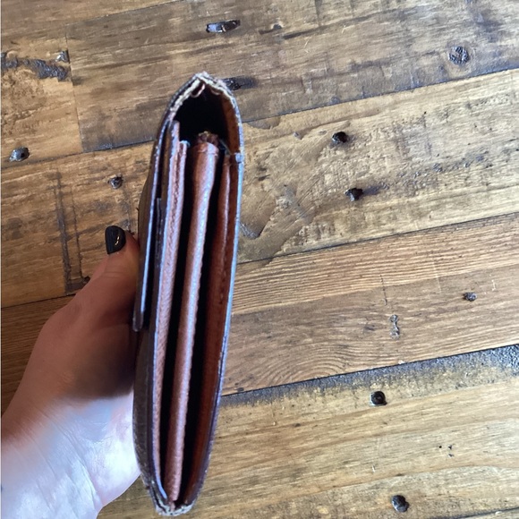 LV Sarah Monogram Wallet. - Picture 5 of 12